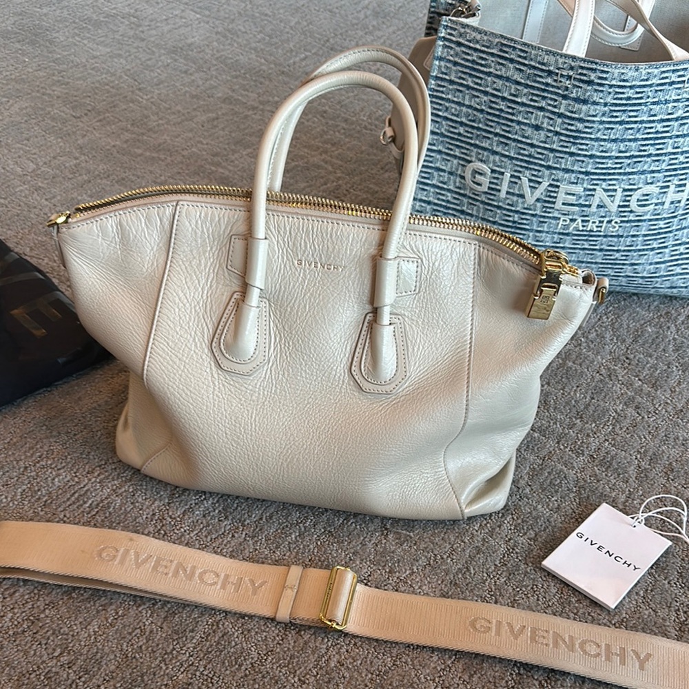 Givenchy Antigonia Sport Small Leather Bag in natural beige